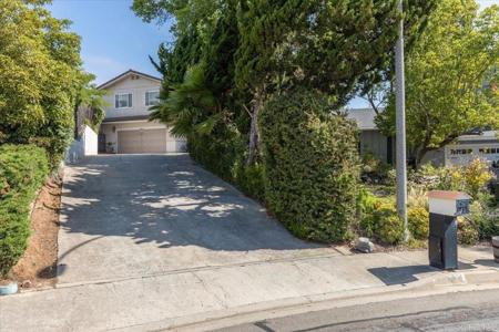 1477 Glen Avon