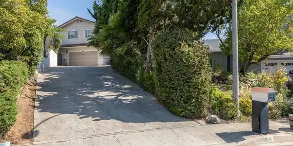 1477 Glen Avon