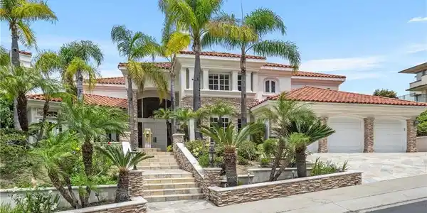 3211 E Mandeville Place