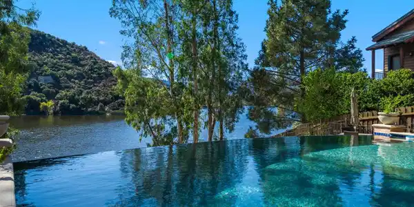 966 Lake Sherwood Drive