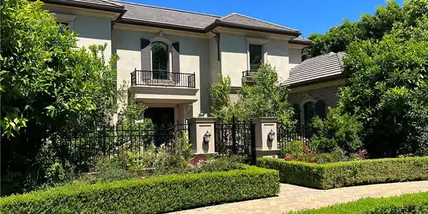 355 W W. Palm Dr