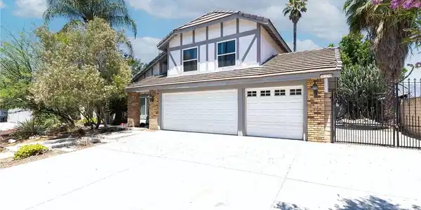 513 E Pioneer Avenue