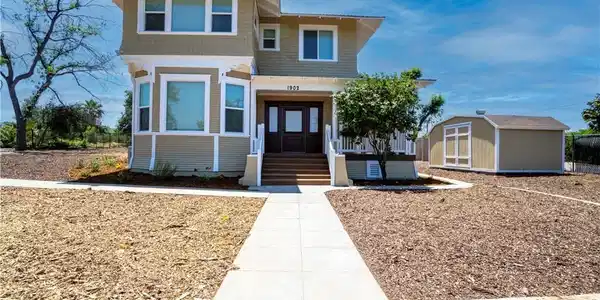 1902 E Citrus Avenue