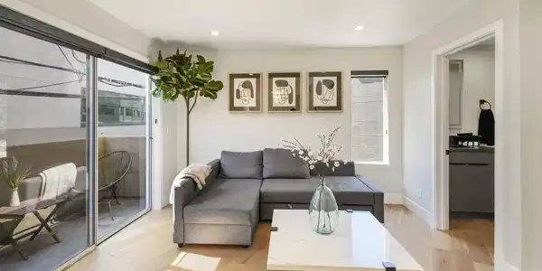 4139 Cahuenga Boulevard