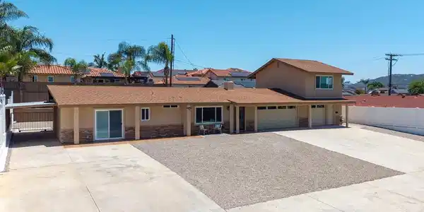 10704 El Nopal