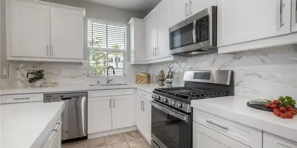 1132 Delpy View