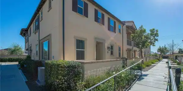 2888 E E Berry Loop Privado