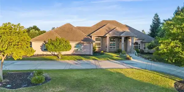 3834 N Golden Bear