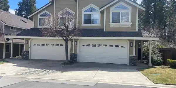 61 Lakeside Drive