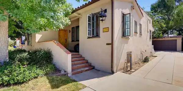 3444 Las Palmas Avenue