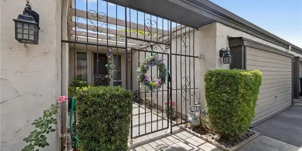 28317 Paseo Grande