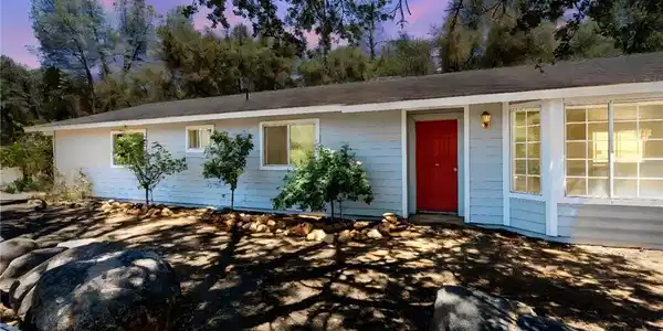 4074 Lakeview