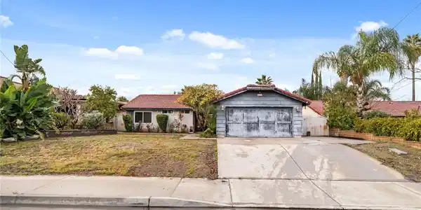 9438 Lomita