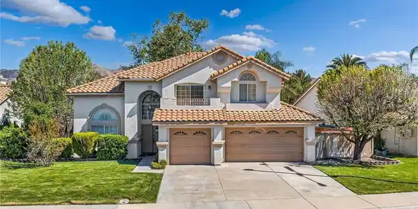 1137 Avenida Roundelay