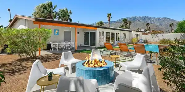 2864 E Valencia Road