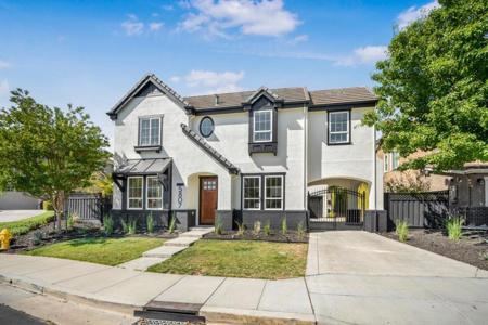 5807 Casita Way
