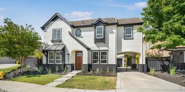 5807 Casita Way