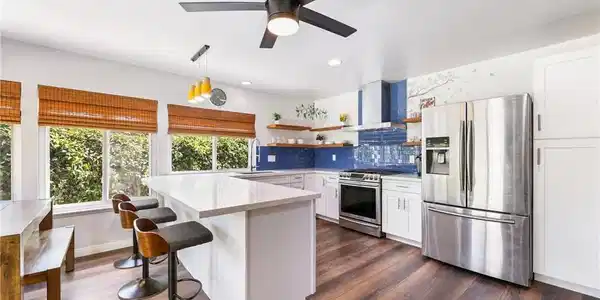 4586 Avenida De Las Flores
