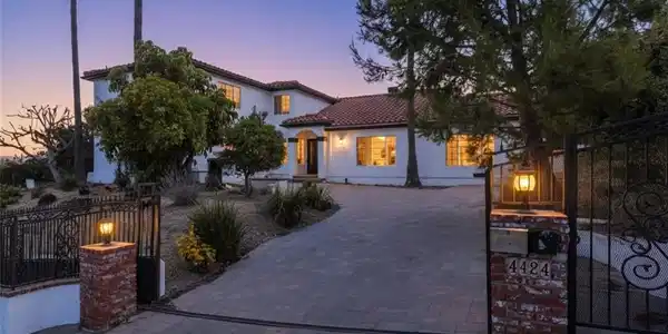 4424 Deanwood Drive
