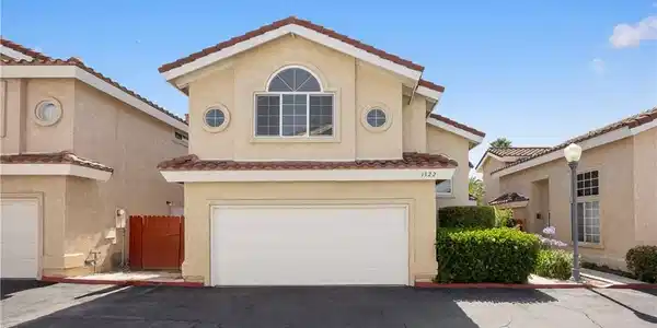 1322 Meadow Ln