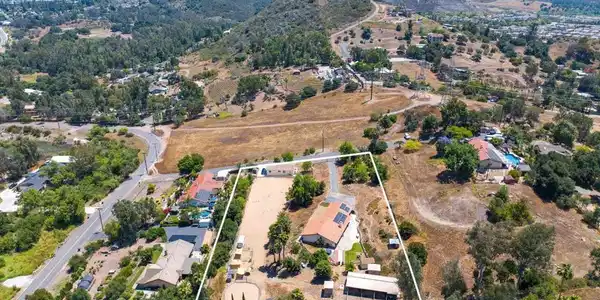 2605 Kauana Loa Drive