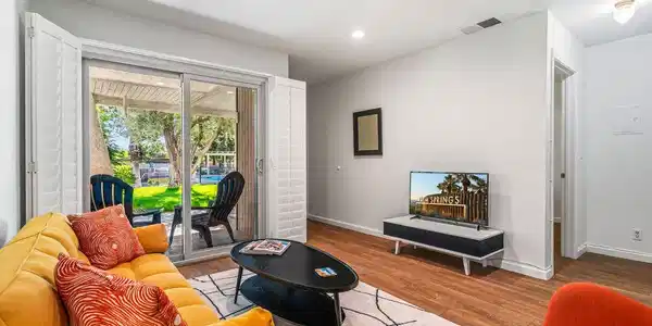 550 N Villa Court