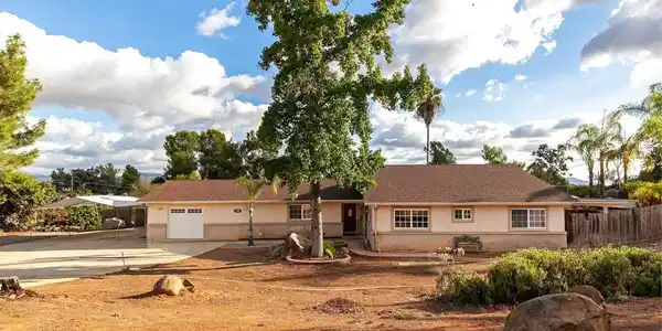 126 La Cresta Heights Rd