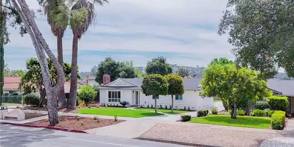 662 E Foothill