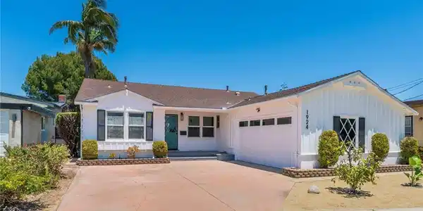 1924 W 1st