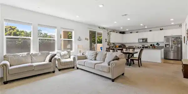2832 E Howlett