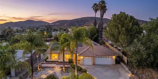 24380 Paseo Arroyo