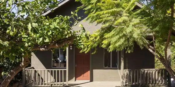 2010 Isabel Street