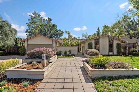 222 Casitas Bulevar