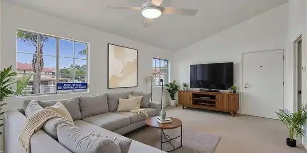 23301 La Crescenta