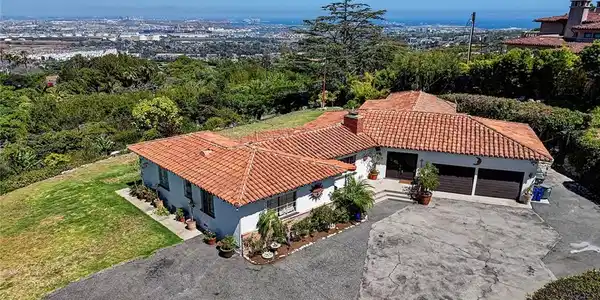 25 Headland Drive