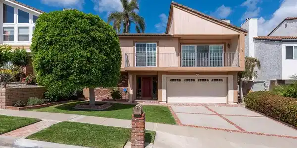 2932 Oakwood Lane