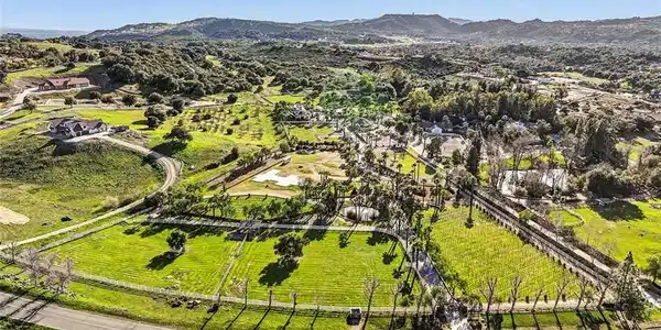 40801 Avenida La Cresta
