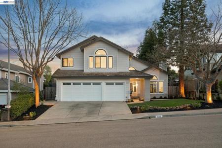 1039 Hopkins Way