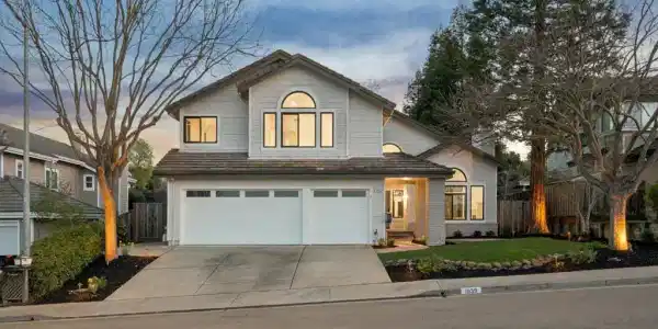 1039 Hopkins Way