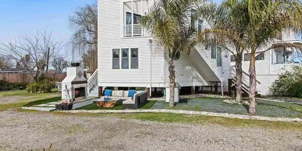 364 Park Ln