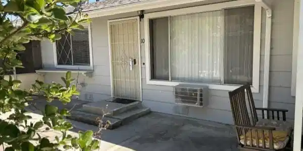 150 E Lakeshore