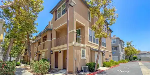 1652 Hickory Nut Place