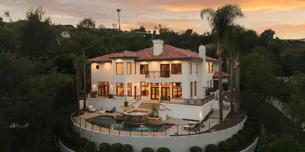 1805 Holly Tree Lane