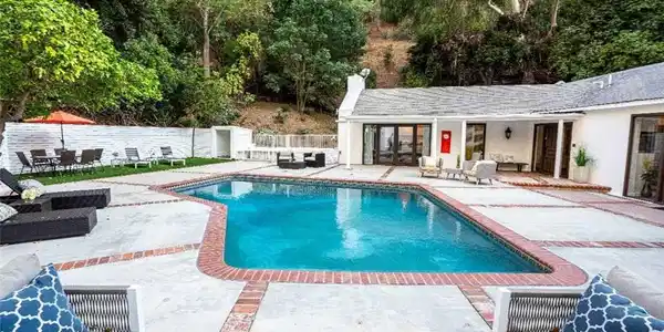 3183 N Laurel Canyon Blvd