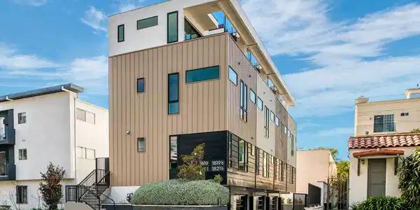 1819 1/2 Veteran Avenue