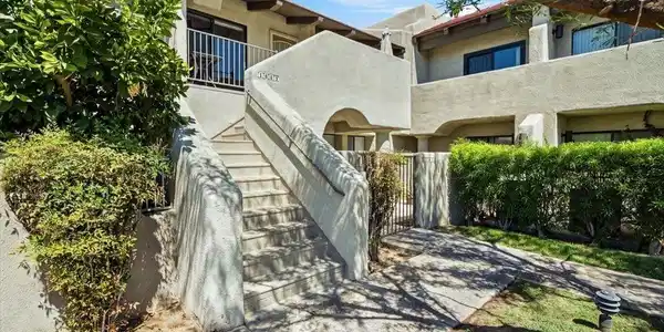 1150 E Amado Road