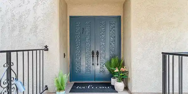 2393 2F W Via Mariposa W