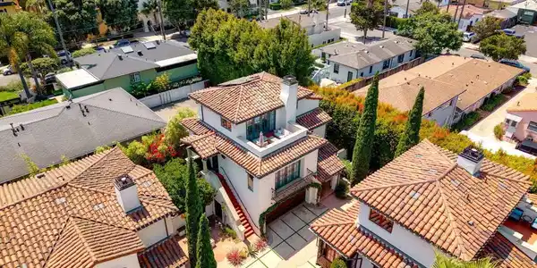 228 W Yanonali Street