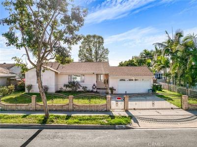 1636 W Delvale
