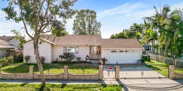 1636 W Delvale